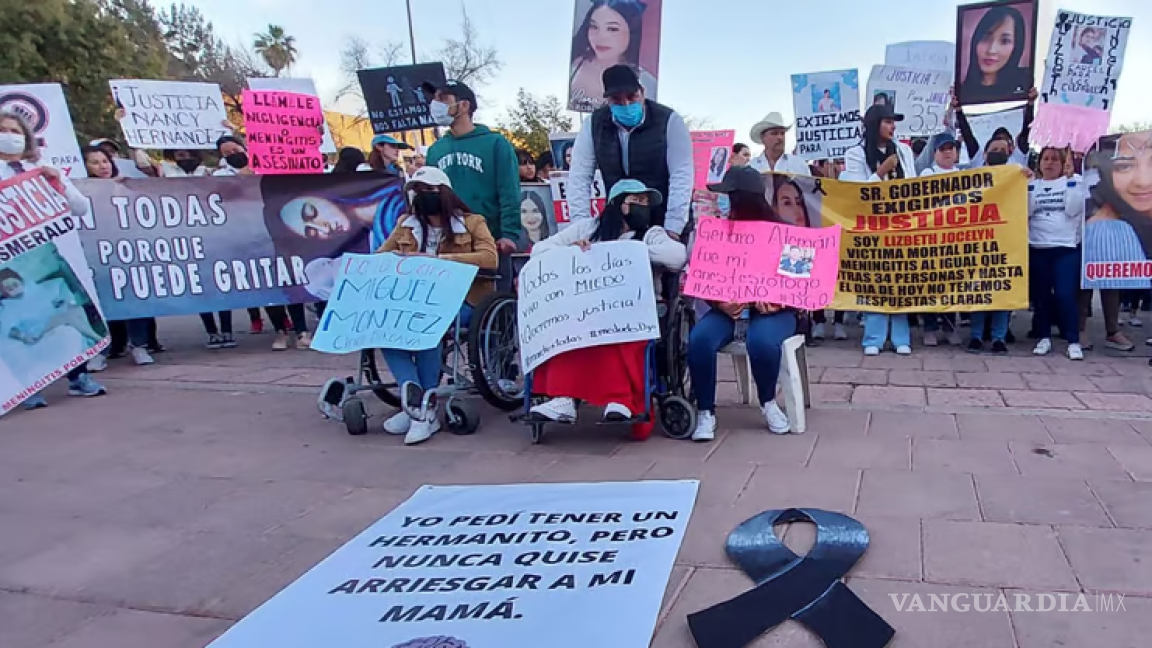 Marchan familias de víctimas de meningitis en Durango, exigen justicia; solo hay 4 detenidos