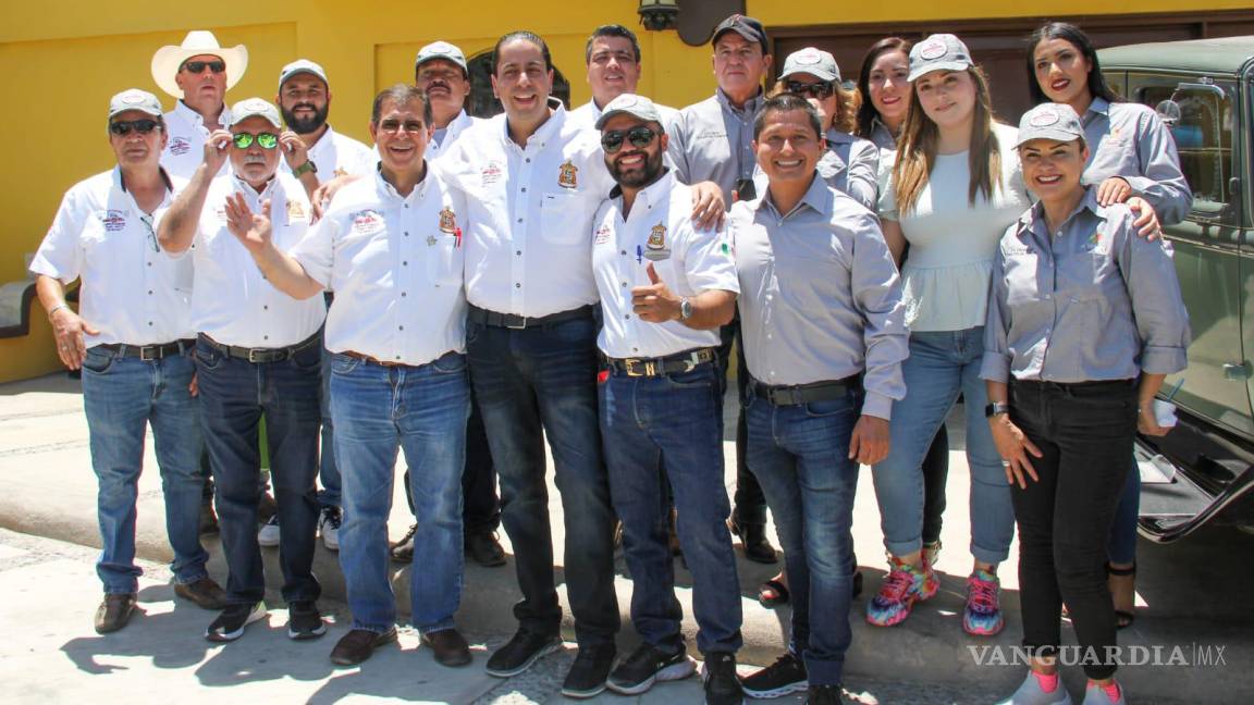 Celebran 42 aniversario de Ramos Arizpe con expo de Autos Clásicos
