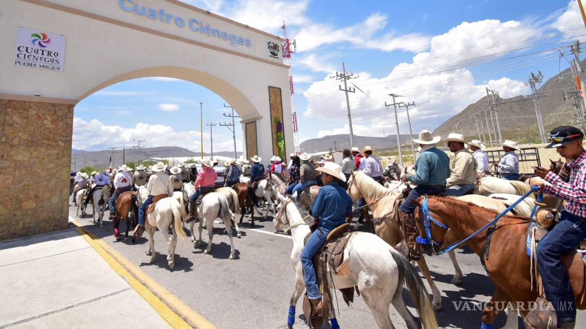 $!Jinetes de la Región Centro participaron en tradicional cabalgata que año con año se lleva a cabo en este Pueblo Mágico.