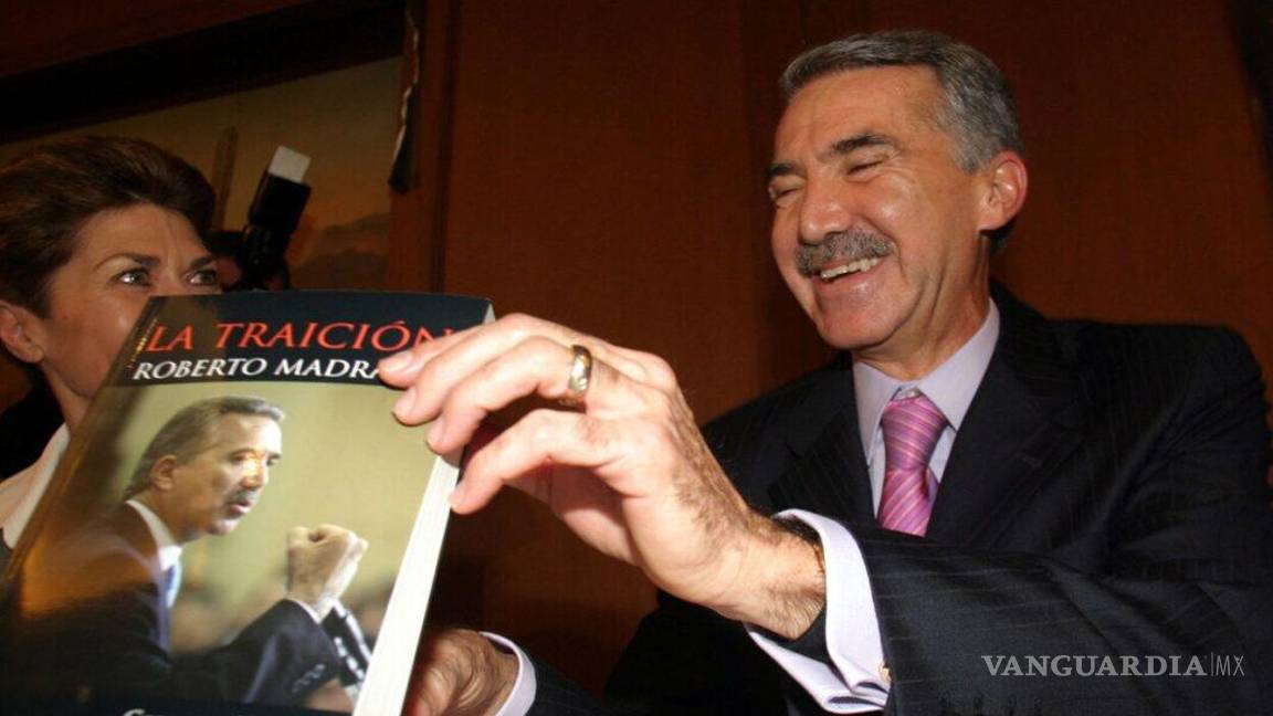 $!Madrazo declaró a los periodistas que los apartamentos están registrados a nombre de su hermano y que corresponden al pago de una deuda