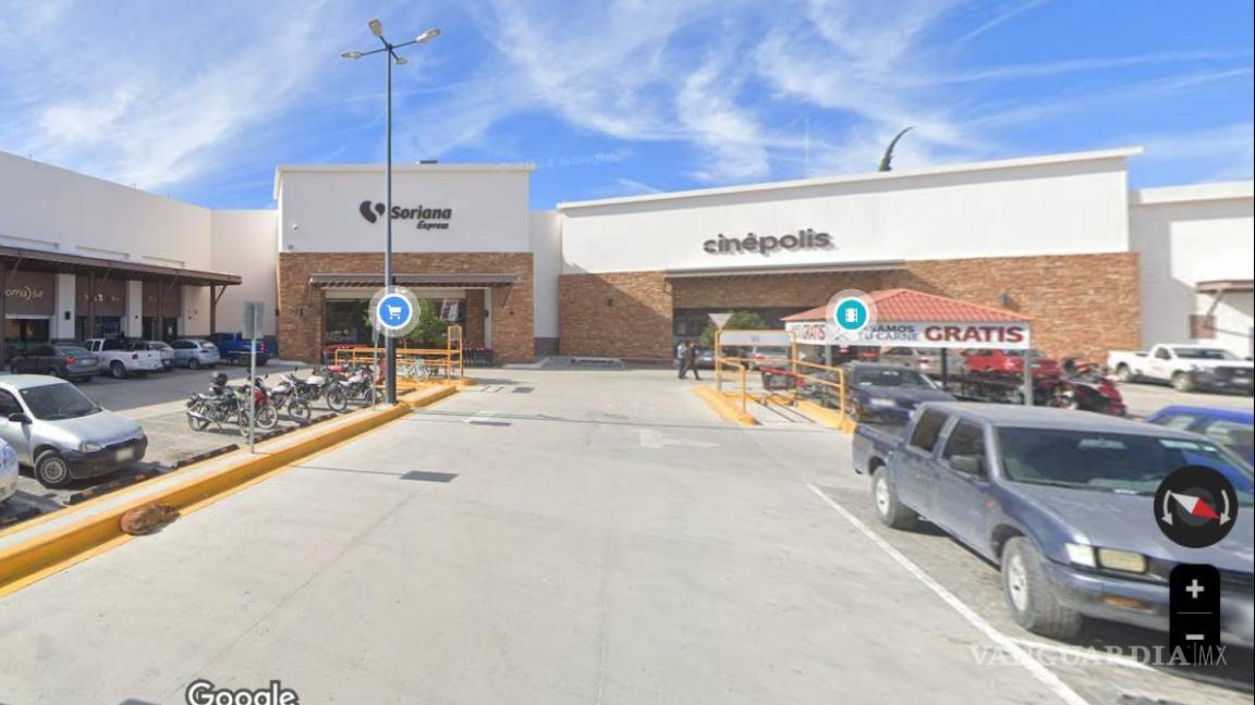 $!En esta plaza comercial fue donde el hombre encontró la paloma.