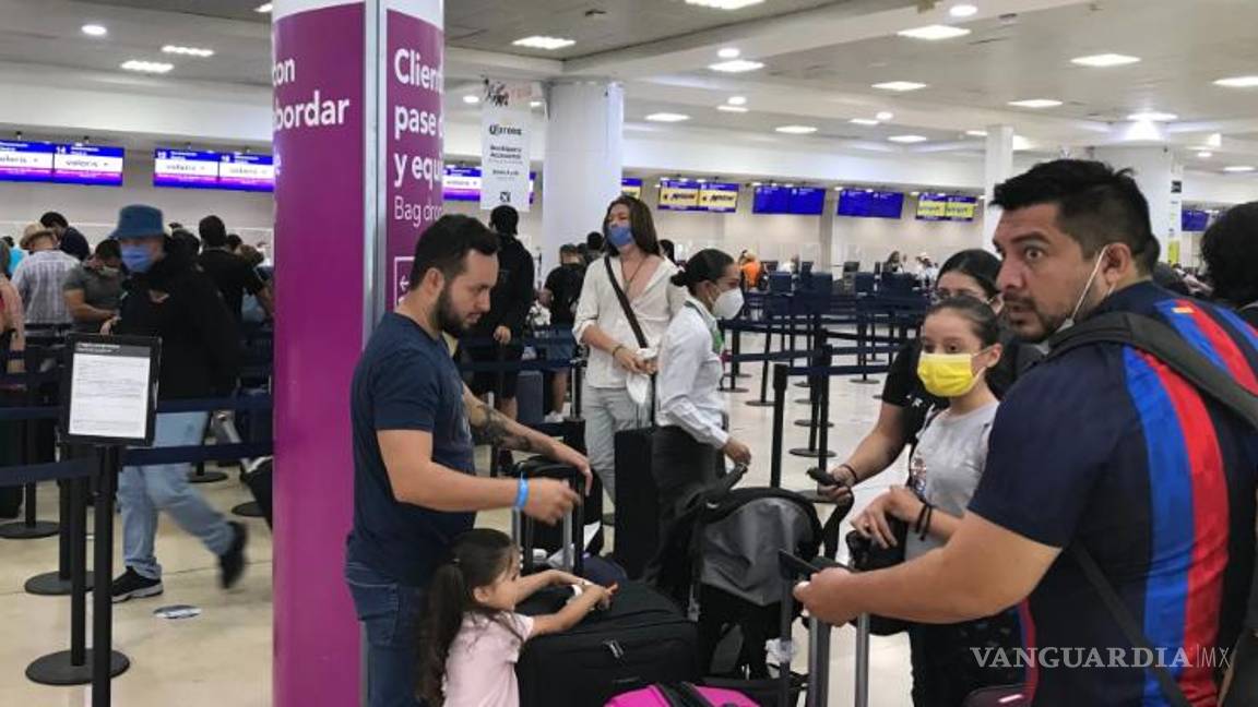 Volaris deja pasajeros varados por más de 4 horas en Cancún
