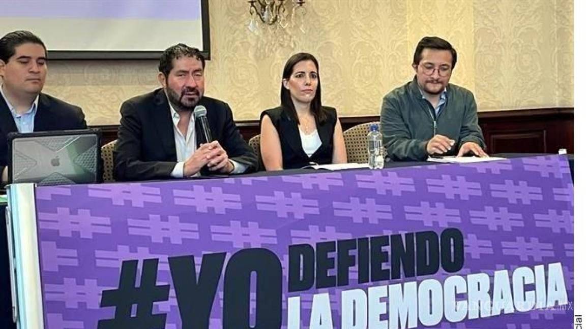 Presentan organizaciones firmas contra plan B electoral de López Obrador