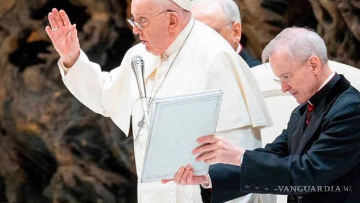 Papa Francisco defiende bendecir a parejas homosexuales; además no piensa en renunciar