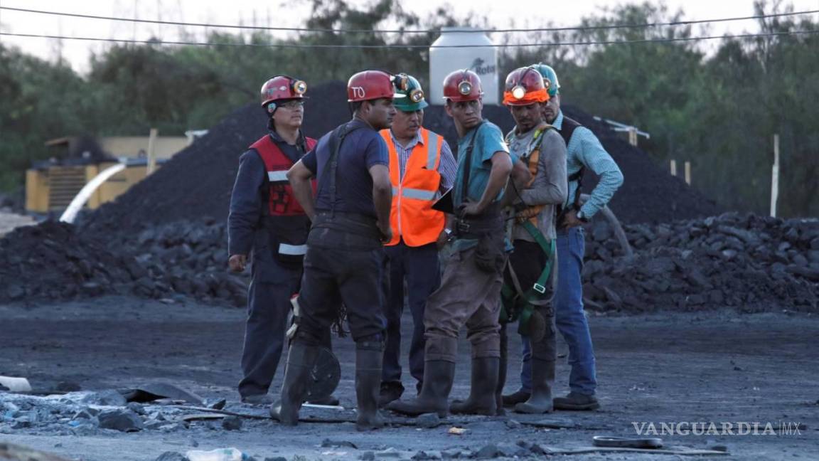 ‘No vamos a dejar de trabajar’... AMLO asegura que mineros atrapados en ‘El Pinabete’ están cerca de ser rescatados