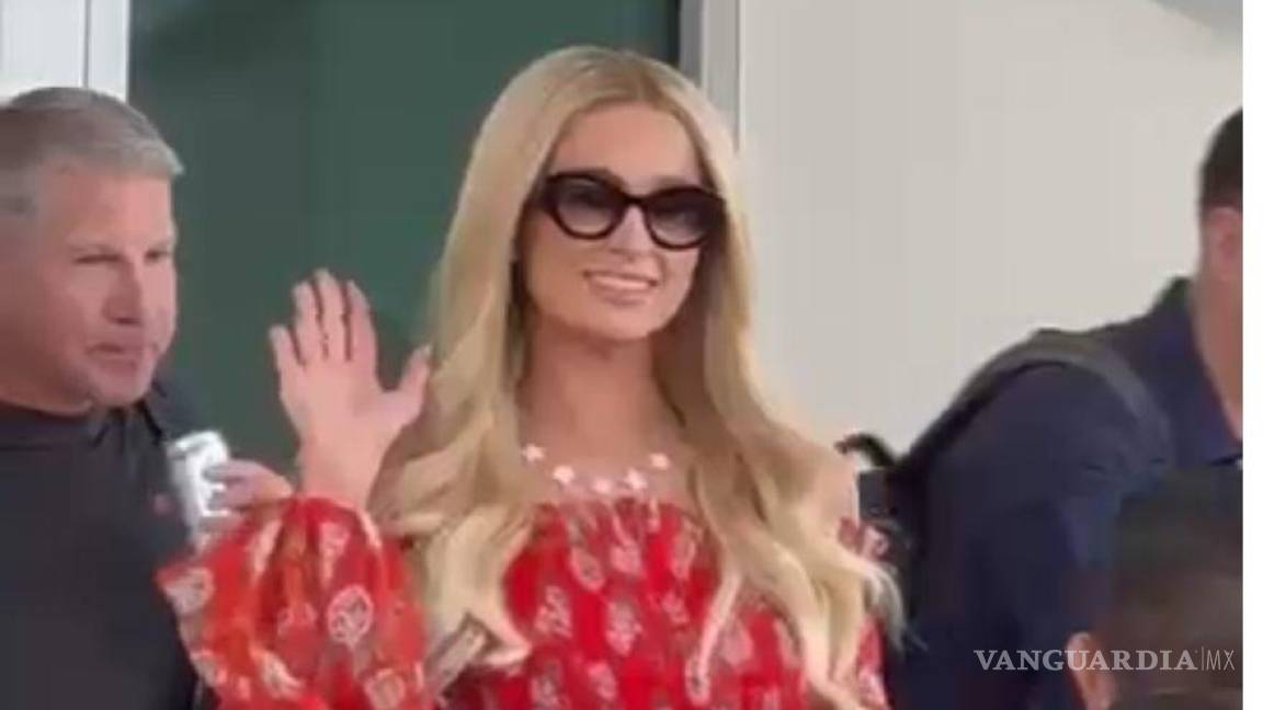 ‘Brilla’ Paris Hilton a su llegada a Monterrey para presentar colección de joyería (VIDEO)