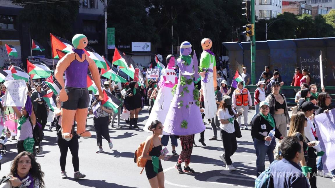 ‘Estado corrupto, por tu culpa estoy de luto’, gritan madres en marcha