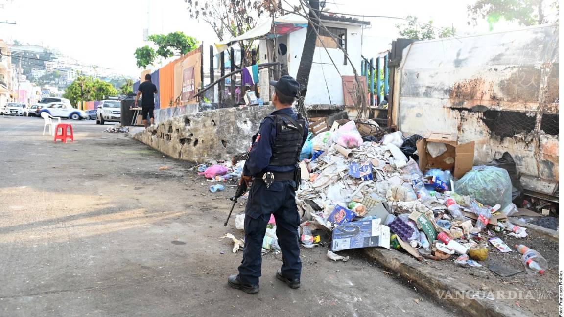 Tras huracán Otis, basura y escombro saturan calles de Acapulco en vísperas de Navidad