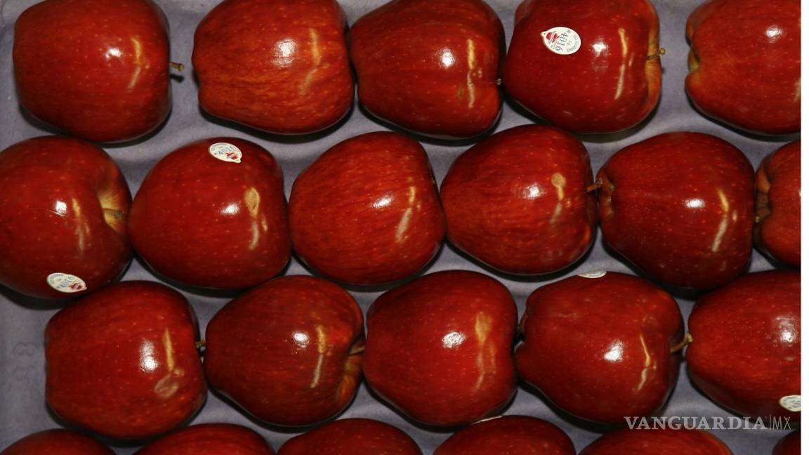 Avance del peso hace que manzanas pierdan terreno en mercado nacional