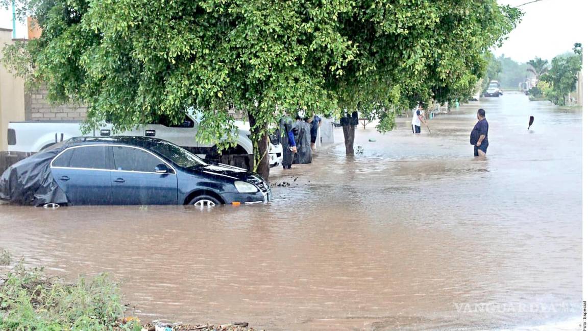 ‘Norma’ provoca inundaciones, evacuaciones y cierres de carreteras en Sinaloa