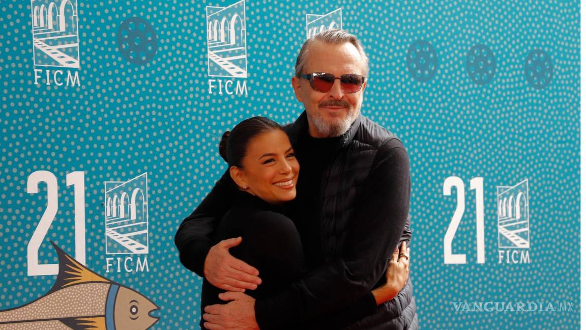 Miguel Bosé y Eva Longoria protagonizaron un emotivo reencuentro en el Festival de Cine de Morelia
