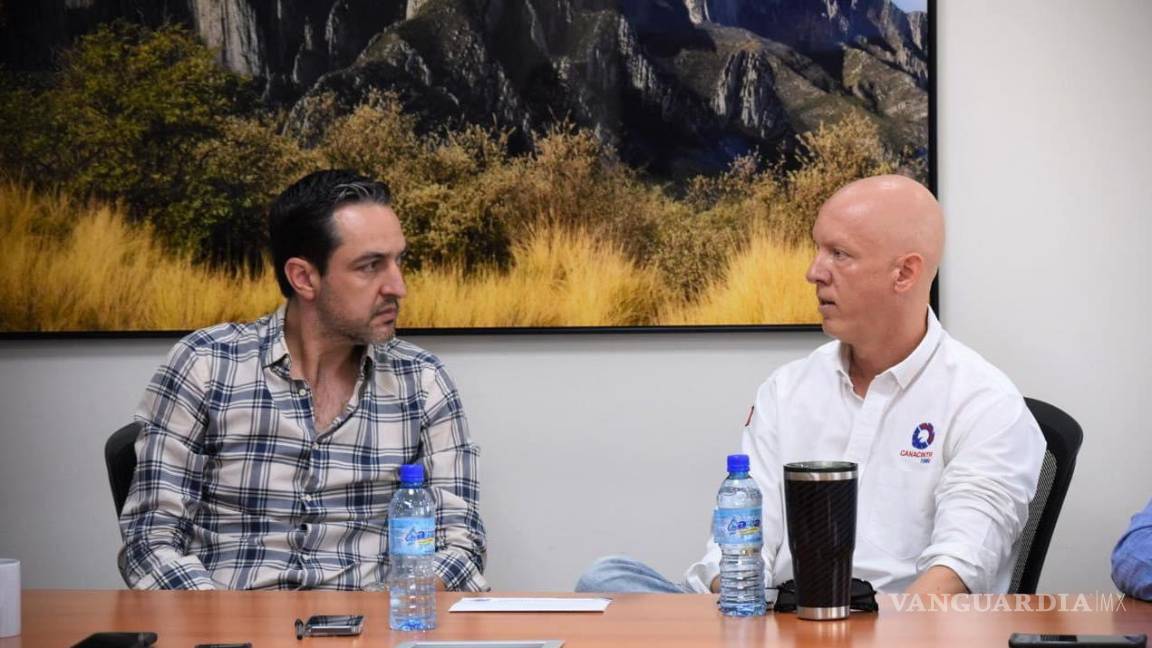 $!Jorge Willy Portal, izquierda, es un convencido de que se deben aprovechar las nuevas tecnologías.