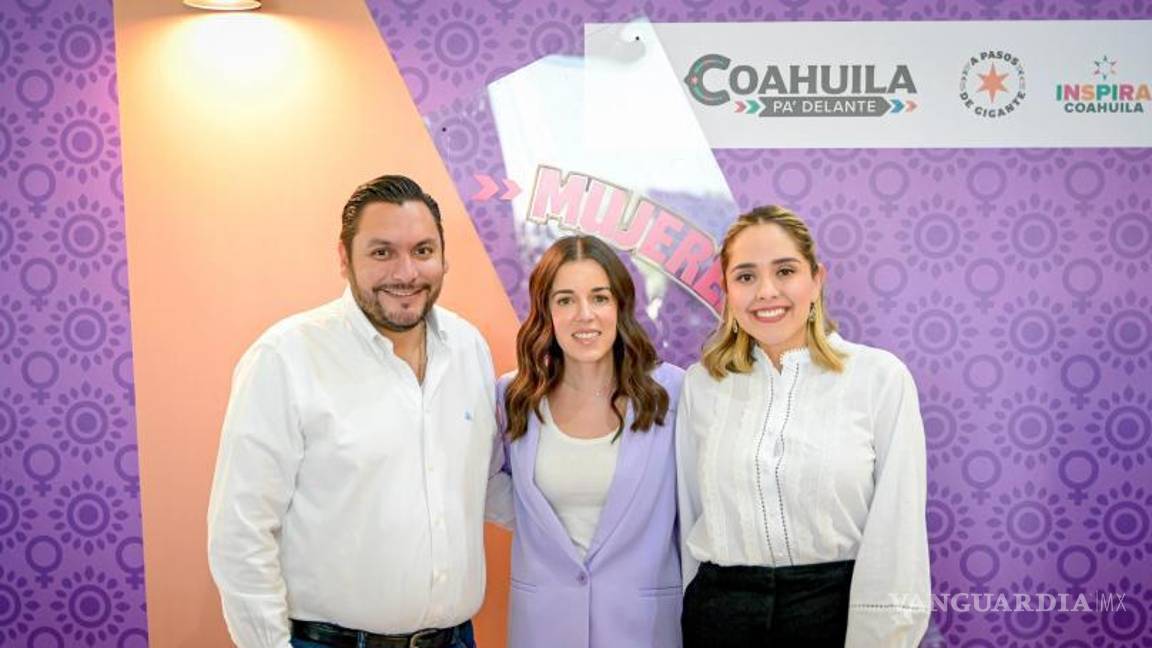 $!Paola Rodríguez López , Mavi Sosa y Carlos Villarreal acompañaron a 70 mujeres que iniciaron sus estudios de preparatoria en Monclova.