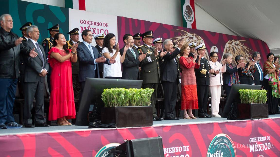 Desfile Militar con la más grande fusilería en México, concluye con saldo blanco