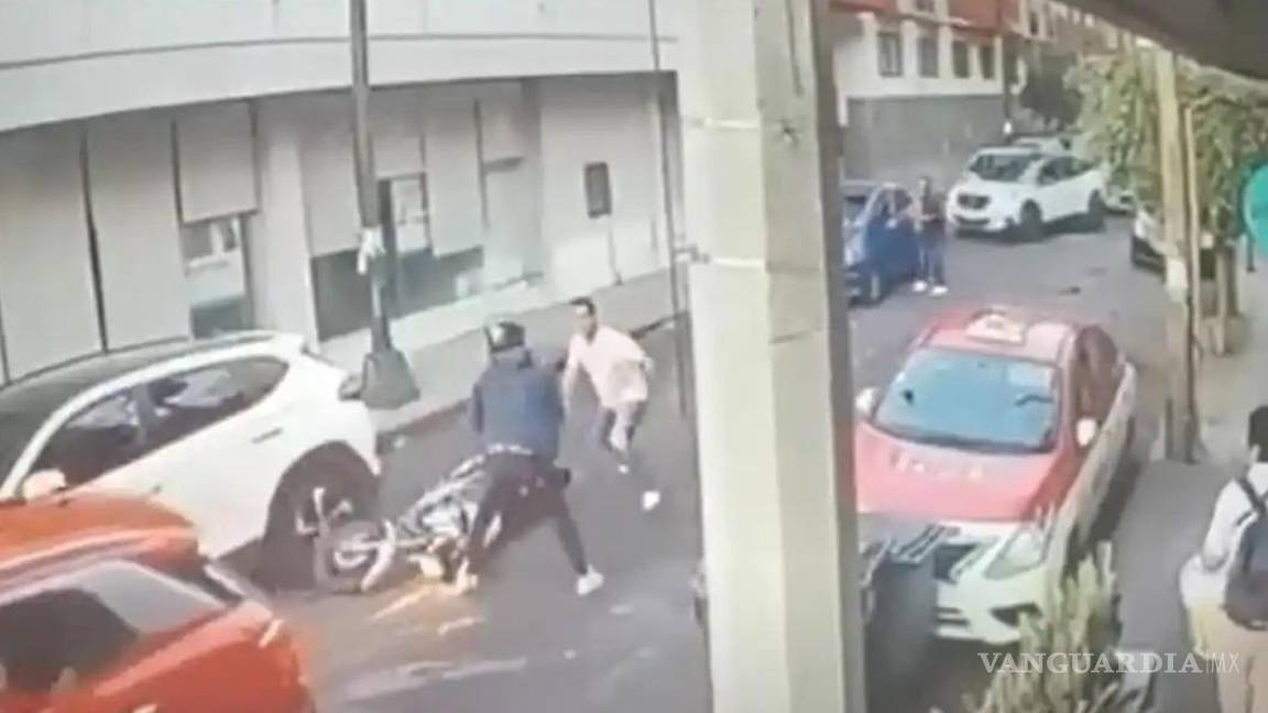 Hombre derribó a ladrón de su moto; le había robado a una mujer 180 mil pesos