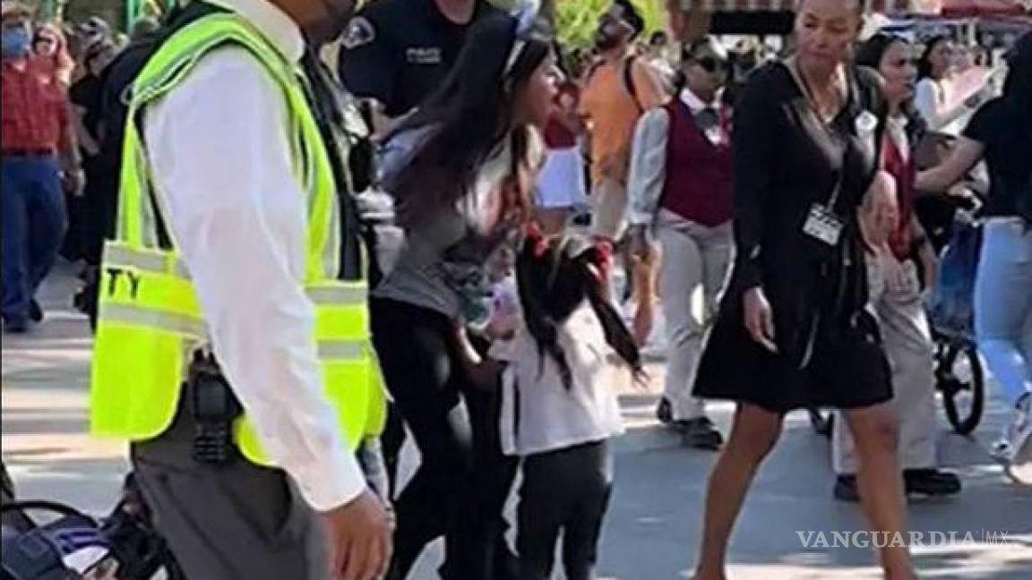 Arrestan a mamá, junto a sus dos hijas, en Disneyland; video se hace viral en TikTok