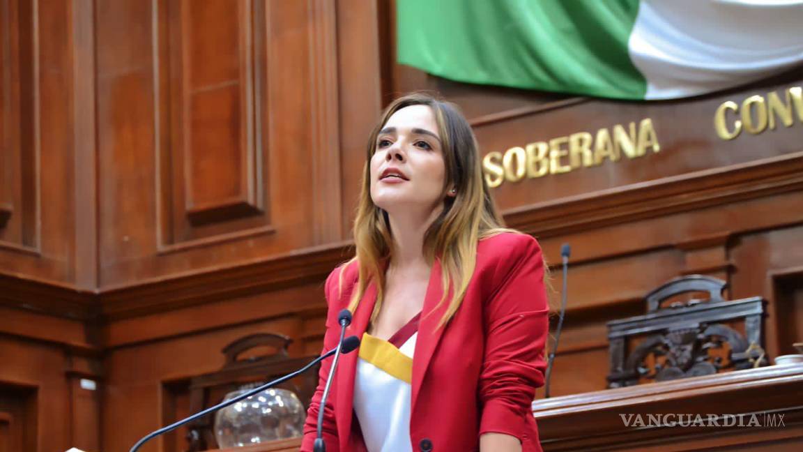 $!Vestida de novia, candidata de Morena pide ‘el sí’ de votantes (video)