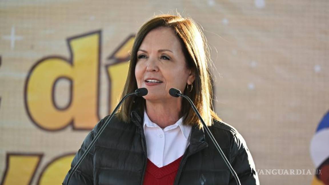 $!Durante su discurso, la alcaldesa Sara Irma Pérez Cantú destacó la importancia de fortalecer los lazos familiares y preservar las tradiciones mexicanas para fomentar la unión en la comunidad.