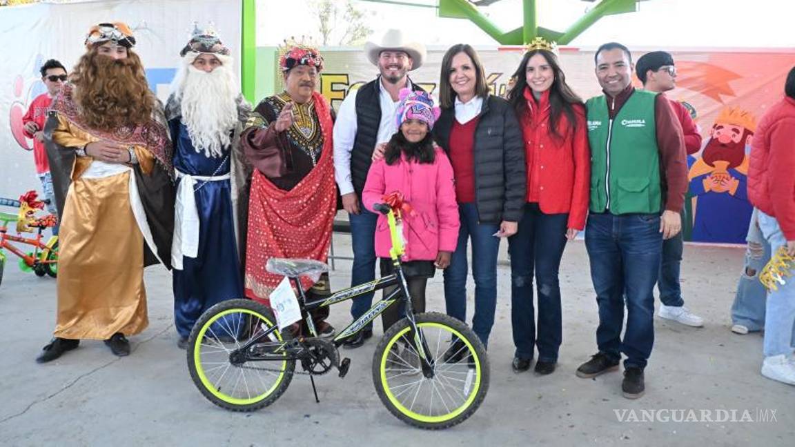 $!Niños y niñas disfrutaron de la rifa de regalos, que incluyó bicicletas como premios sorpresa.