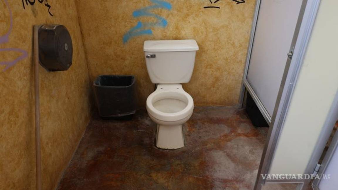 $!Saltillo: Baños del Bosque Urbano presentan deficiencias a pesar de la presencia de infantes