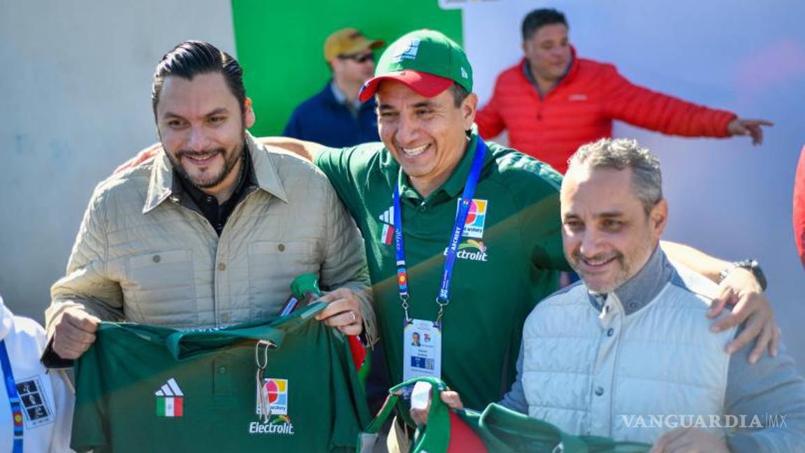 $!Representantes de World Archer México y el alcalde anuncian los beneficios que traerá el nuevo campo de tiro.
