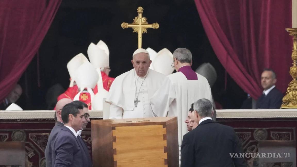 $!El sacerdote Raúl Bonnafoux, con más de cuatro décadas de servicio pastoral, destaca que el Papa Francisco llevó a la Iglesia a las periferias, no sólo geográficas sino también existenciales.