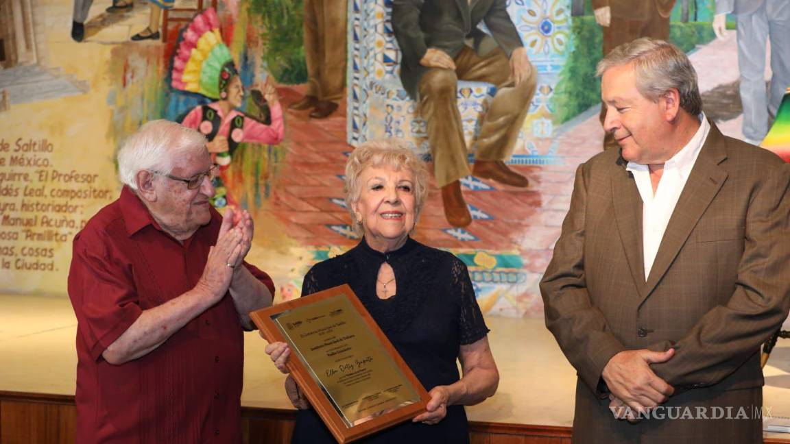 Ayuntamiento de Saltillo rinde homenaje a la maestra Elba Ortiz Zapata