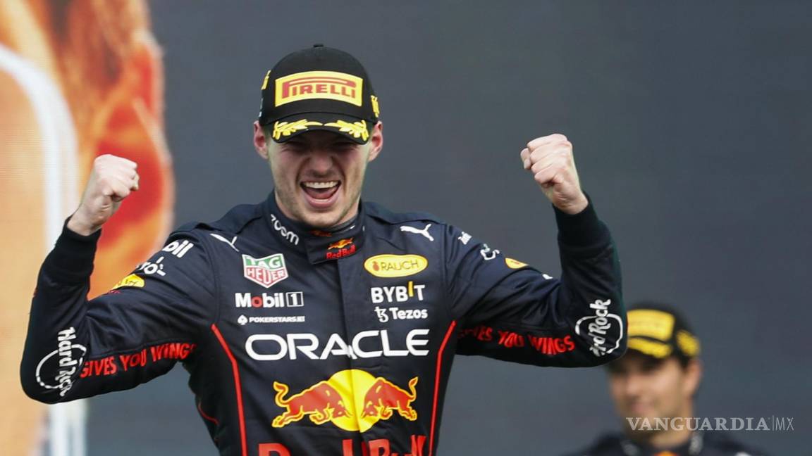 $!El holandés Max Vertapeppen, de Red Bull Racing, celebra su primer lugar en el podio del Gran Premio de Fórmula Uno de Ciudad de México.