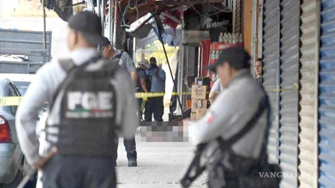 Asesinatos no paran en Acapulco; matan a cinco dentro de un mercado y dejan cuerpos desmembrados en la calle