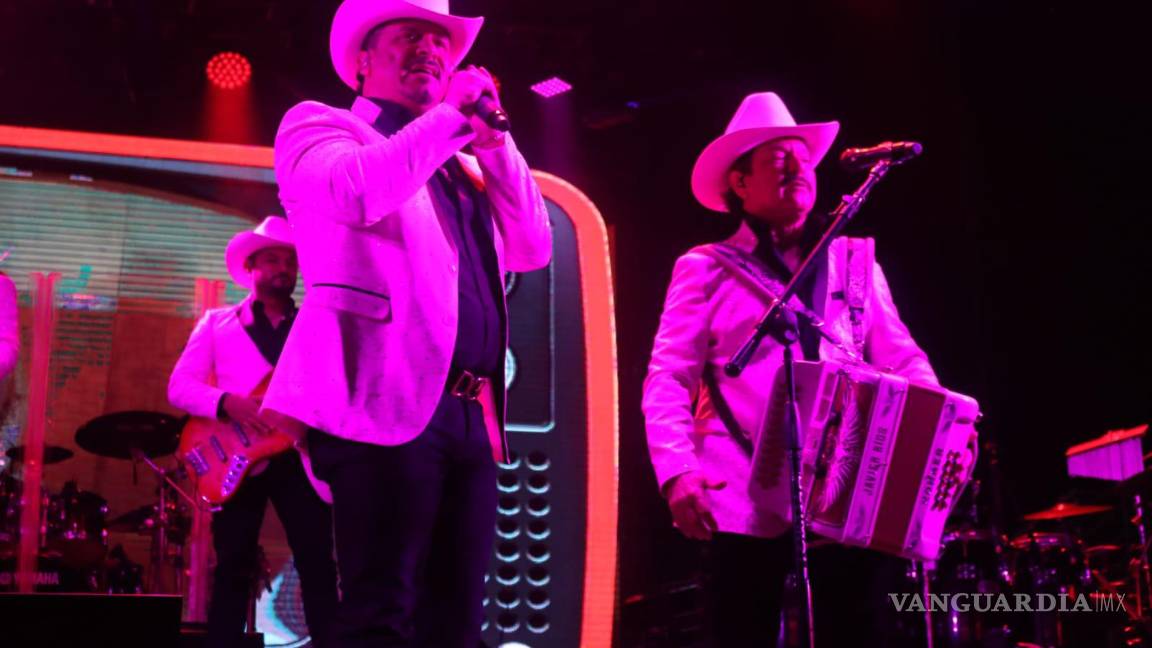 $!Los Invasores entregaron todo sobre el escenario en su presentación.