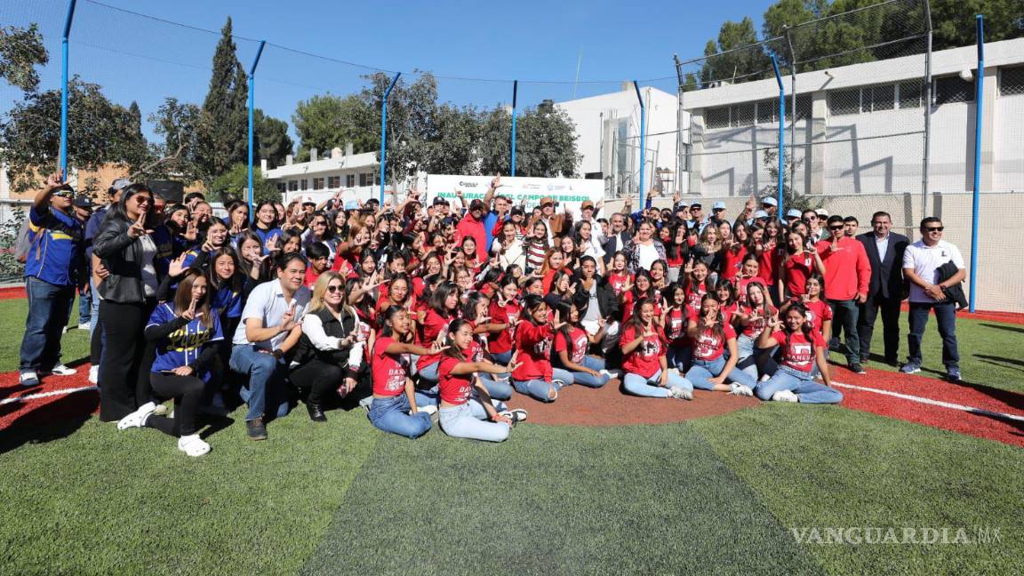 $!Funcionarios y alumnos de la UAdeC asistieron a la inauguración.