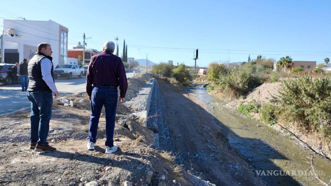 $!La obra en la calle Tezcatlipoca incluyó la construcción de gaviones para estabilizar el talud del arroyo Ceballos, una nueva carpeta asfáltica y mejoras en el drenaje.