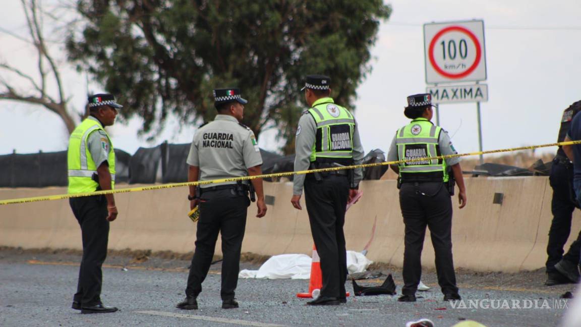 $!Elementos de la Guardia Nacional tomaron conocimiento del percance y cerraron la vialidad.