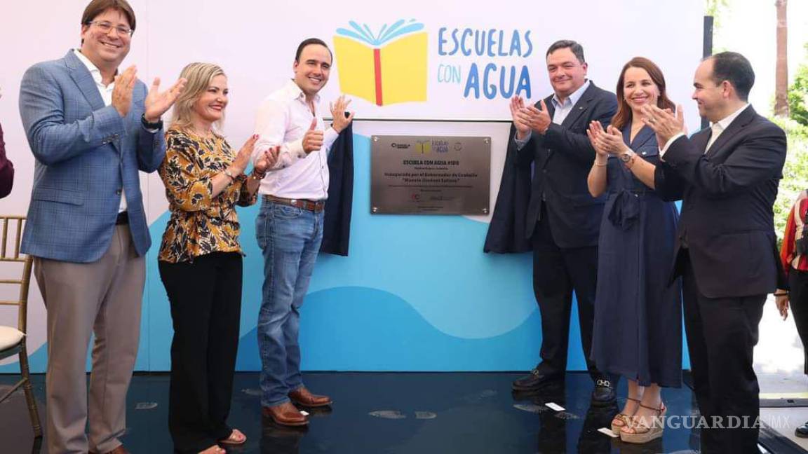 Preside Manolo Jiménez inauguración de escuela con agua en Piedras Negras