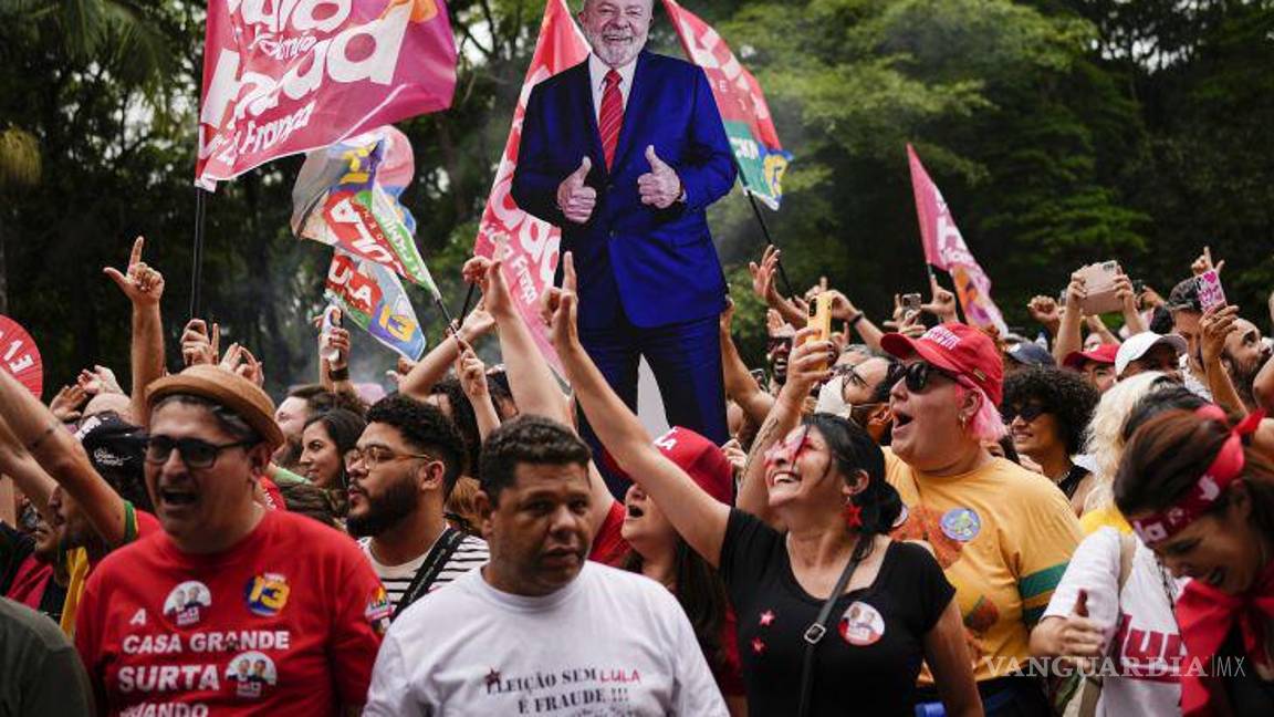 Miles de brasileños se reúnen para esperar la investidura de Lula da Silva como presidente