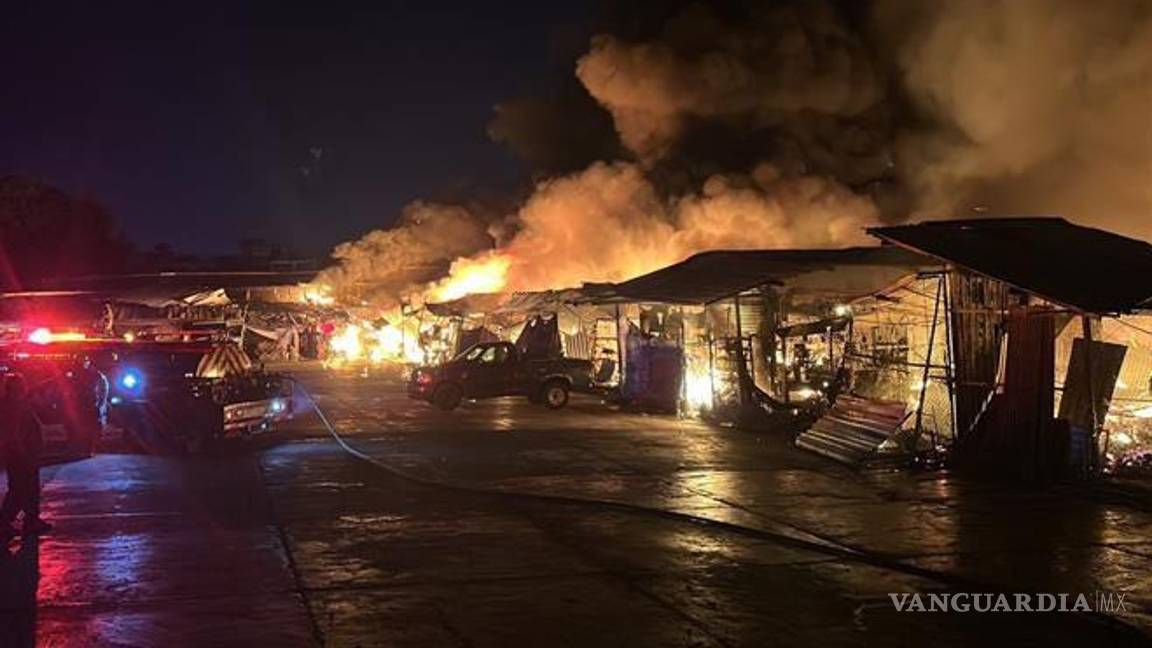 Se incendia mercado de Acapulco; afecta a 570 locales
