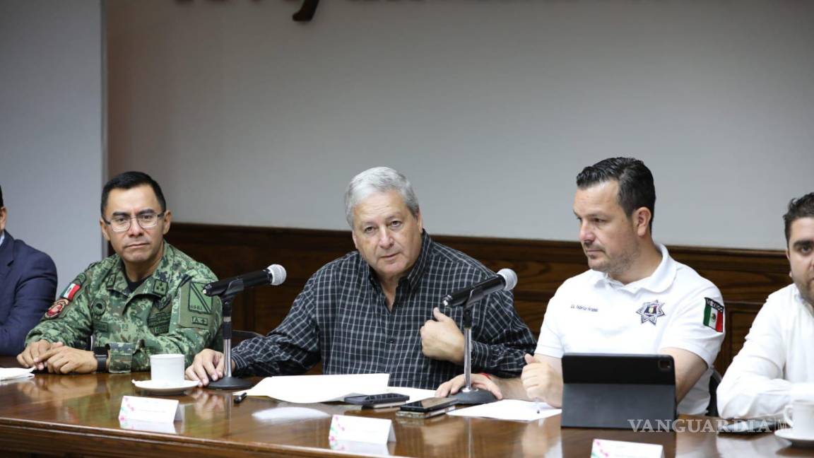 $!En la reunión semanal de seguridad participó el secretario del Ayuntamiento, Carlos Estrada Flores; el comisionado de Seguridad y Protección Ciudadana, Federico Fernández Montañez.