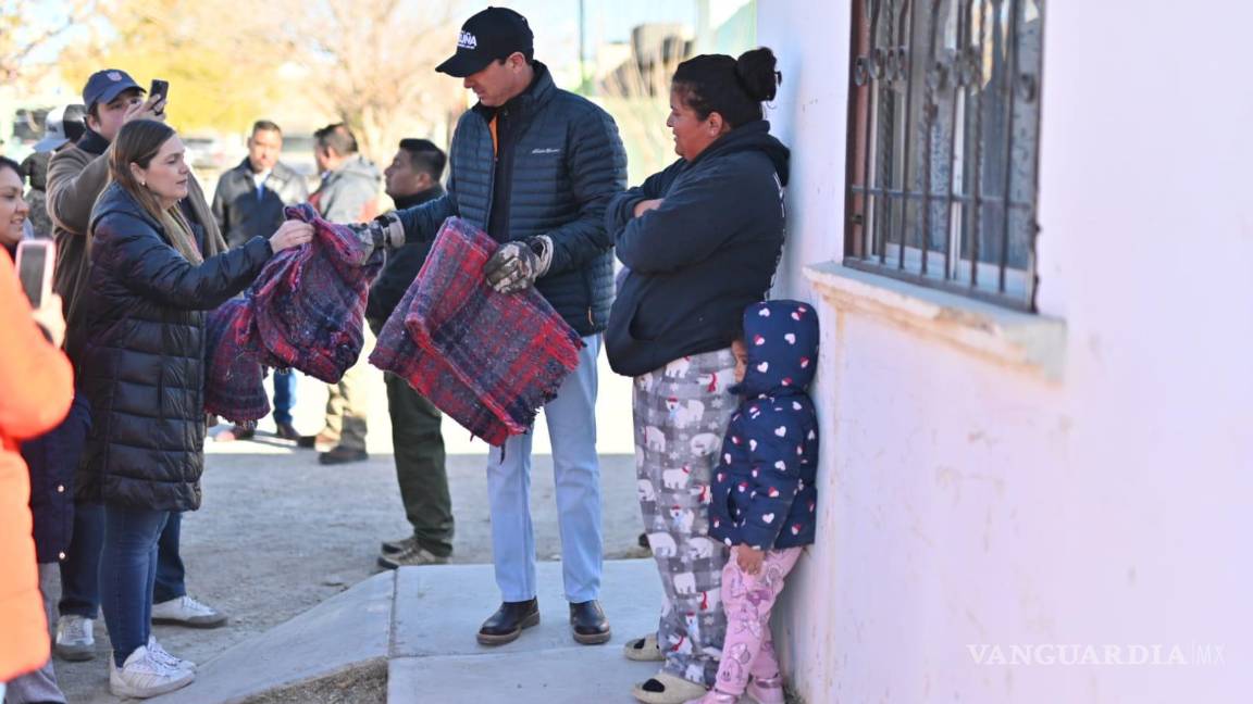 Más de dos mil 500 apoyos entregó Acuña a través del programa Abrigando Corazones