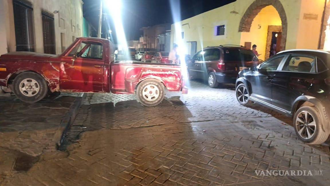 $!Elementos de la Policía Municipal de Parras resguardaron la zona del accidente para realizar los peritajes correspondientes.