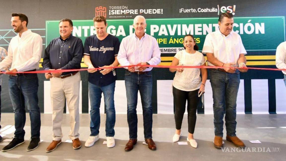 Alcalde de Torreón entrega obra de pavimentación en colonia Felipe Ángeles