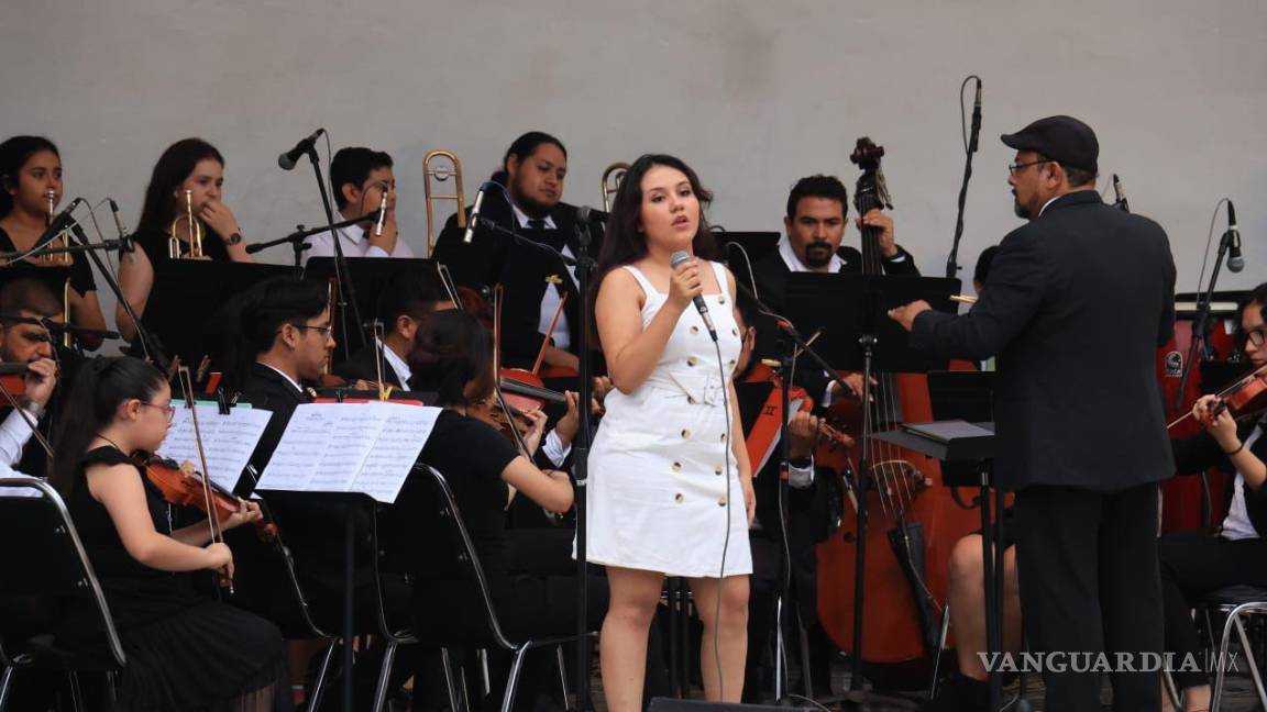 $!Alumnos y maestros del Centro de Estudios Musicales presentaron el ensamble “Boomers y Zoomers”.