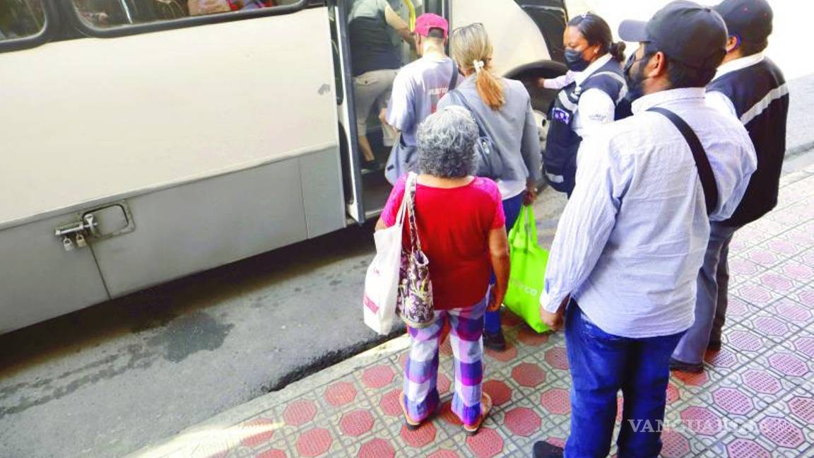 ‘Preguntando en la calle’; saltillenses señalan falta de información sobre rutas del transporte público