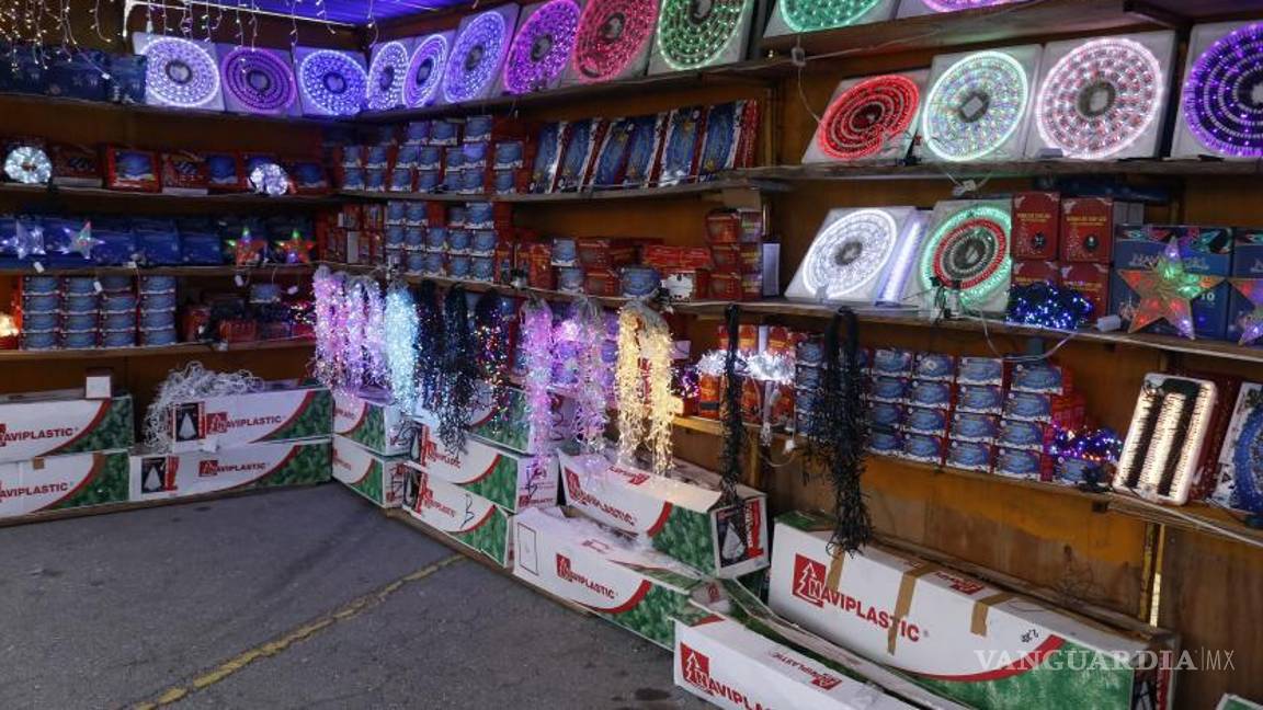 $!Algunos vendedores tomaron ventaja y se instalaron, como tradicionalmente lo hacen, en la plaza que se localiza en el cruce de las calles Castelar y General Cepeda.