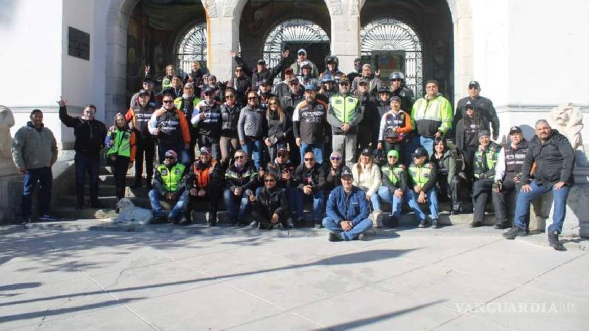 $!Este recorrido de motociclistas inició el pasado 24 de noviembre en Bustamante, Nuevo León, posteriormente se desplazaron hacia Candela y finalmente llegaron hasta Cuatro Ciénegas.