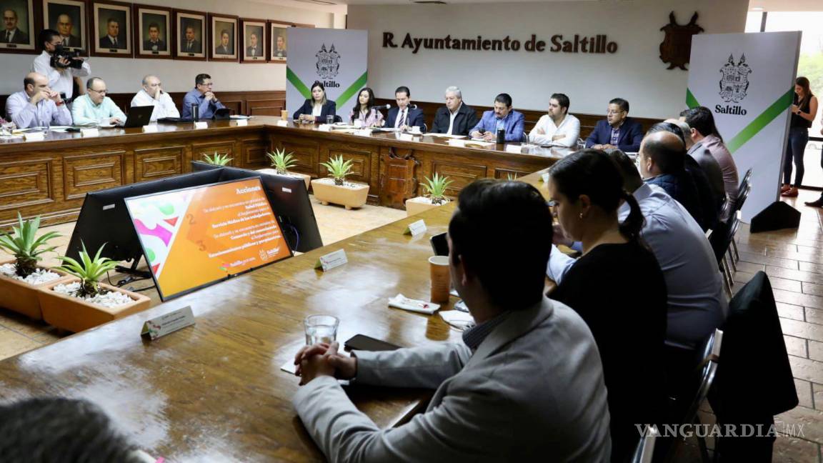 $!El secretario del Ayuntamiento, Carlos Estrada Flores, dio a conocer que son 73 reglamentos municipales los que están vigentes en el municipio de Saltillo.