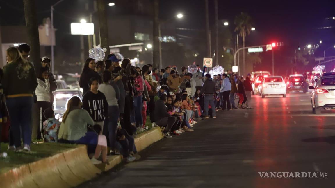 Llega la magia de la Navidad a las calles de Saltillo con la Caravana Coca-Cola