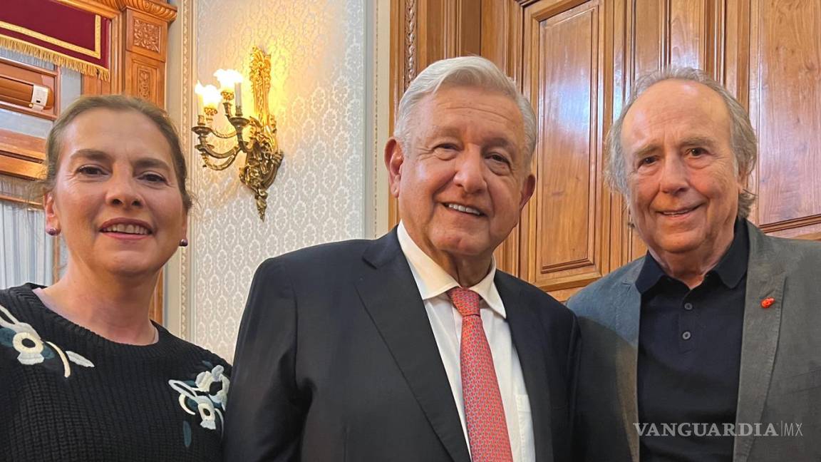 AMLO recibe a Joan Manuel Serrat previo a su presentación en el Zócalo de la CDMX