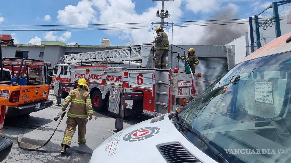 Fábrica de caucho se incendia en Guadalupe, Nuevo León