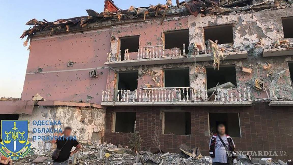 $!Esta foto proporcionada por la Fiscalía Regional de Odesa muestra un edificio residencial destruido en Odesa, Ucrania.