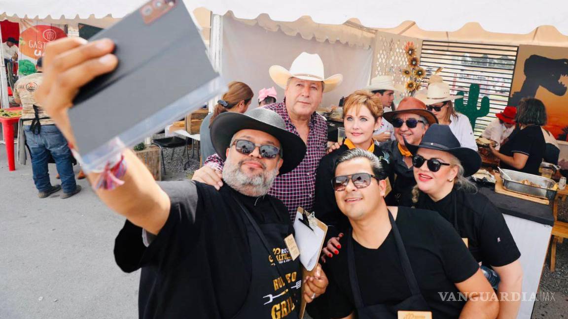 Disfrutan saltillenses junto con alcalde Chema Fraustro Rodeo Grill Fest